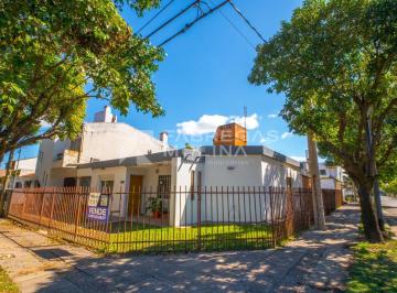 Casa · 145m² · 3 Ambientes · 1 Cochera · ¡Venta! Casa en Poeta Lugones ¡Con Escritura y Apto Crédito!