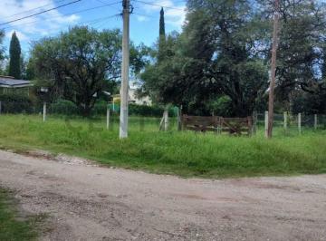 Terreno · 737m² · Venta Lote Premium en Los Aromos: 100 m del Río, Llano, con Escritura y Servicios en Puerta