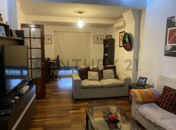 Casa · 175m² · 4 Ambientes · 3 Cocheras · Imponente Casa en Residencias Velez Sarsfield – Amplitud, Confort y Espacios Para Disfrutar