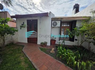 Casa · 190m² · 4 Ambientes · 2 Cocheras · Casa Mas Departamento Independiente en Monte Grande Sobre Lote de 10 X 37 m