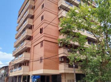 Departamento · 117m² · 4 Ambientes · 1 Cochera · Hermoso Departamento de 3 Dorm., Dependencia y Cochera en Barrio Norte