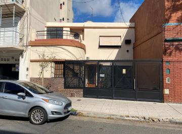 Casa de 5 ambientes, Floresta · Hermosa Casa 5 Amb Jardin Cocheras Parrilla Galpon