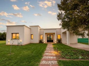 Casa · 145m² · 4 Ambientes · 1 Cochera · Excelente Casa en Horizontes Al Sur
