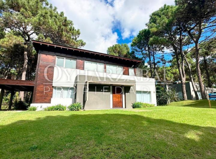 Casa · 800m² · 5 Ambientes · 1 Cochera