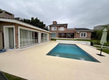 Casa · 410m² · 7 Ambientes · 2 Cocheras · Casa en Venta La Cascada Country Golf