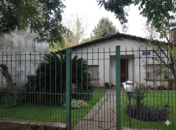 Casa · 79m² · 4 Ambientes · Casa a Reciclar con Gran Terreno