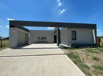 Casa · 125m² · 4 Ambientes · 2 Cocheras · Venta Casa San Sebastian - Cuan Propiedades
