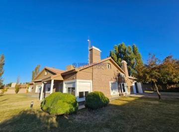 Casa · 300m² · 9 Ambientes · Rio Negro Cipolletti Venta Casa 4 Dorm. (1 Suite) Barrio Santa Clara