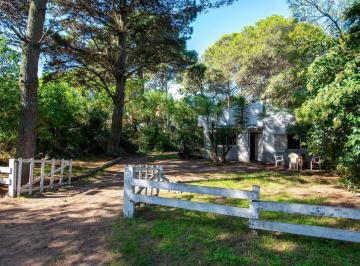 Casa · 73m² · 4 Ambientes · Casa a Reciclar en Lote Unifamiliar Valeria del Mar