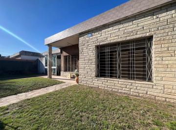 Casa · 85m² · 4 Ambientes · 3 Cocheras · Casa - Moreno