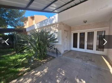 Casa de 10 ambientes, Córdoba · B° Los Naranjos - Casa + Dpto - Oportunidad Única - Apto Credito