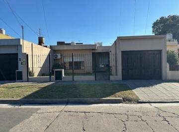 Casa · 96m² · 3 Ambientes · 1 Cochera · Casa a La Venta en Don Torcuato