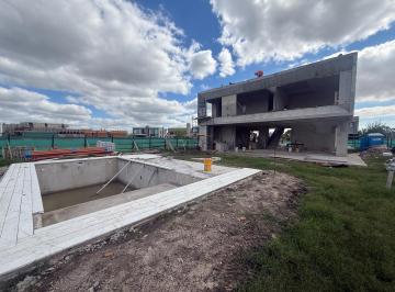 Casa · 200m² · 5 Ambientes · 4 Cocheras · Venta Casa 4 Ambientes a Estrenar en Villalobos, Hudson.