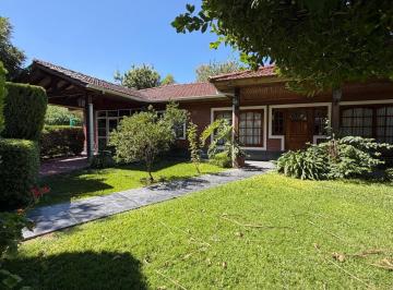 Casa · 200m² · 4 Ambientes · 2 Cocheras · Venta Casa Barrio La Arboleda 1023 m² 4 Dorm 2 Baños Quincho Piscina Climatizada