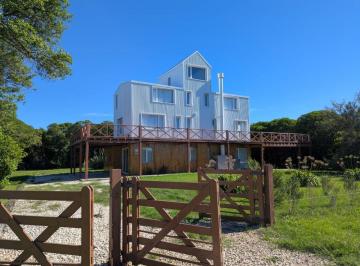 Casa de 5 ambientes, Camet Norte · Gran Casa en Tipantú, Bosque de Mar. Calle Las Araucarias.