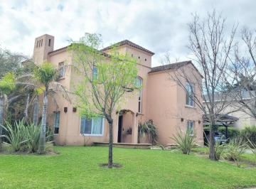 Casa · 245m² · 5 Ambientes · 2 Cocheras · Casa en Alquiler Anual con Muebles en Las Glorietas, Nordelta, Tigre