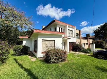 PH · 198m² · 4 Ambientes · 1 Cochera · PH en Estrada