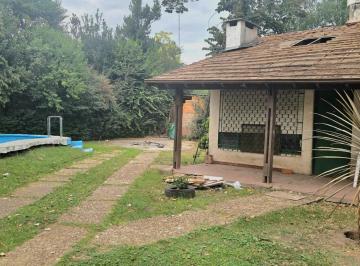 Casa · 400m² · 3 Ambientes · Chalet con Pileta S/ 2 Lotes a Refaccionar a 200 m Av R Dario