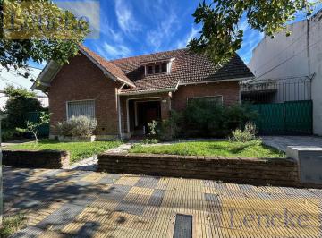 Casa · 264m² · 6 Ambientes · 5 Cocheras · Lencke Alquila - Lindisima Casa en Punta Chica 1 Cdra. Libertador Sobre Lote Amplio