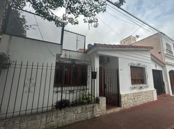 Casa · 293m² · 5 Ambientes · 1 Cochera · Venta Casa Juniors - 3 Dorm. - con Pileta