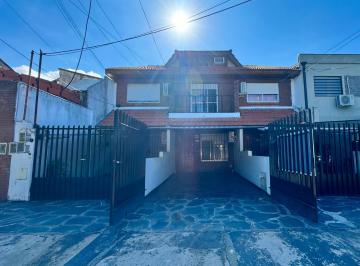 Casa · 90m² · 5 Ambientes · 1 Cochera · Triplex en Carapachay - Vicente Lopez