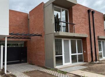 Casa de 5 ambientes, Córdoba · Alquiler Casa Housing "Las Veras" - 3 Dorm - Zona Valle Escondido