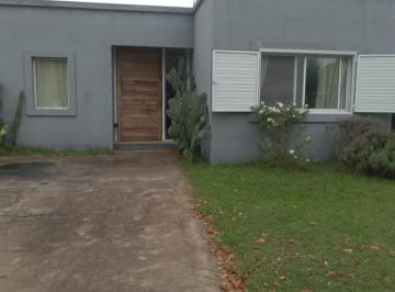 Casa · 122m² · 4 Ambientes · Casa en Venta en Barrio Privado San Eduardo, Pilar del Este.