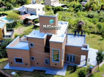 Casa · 165m² · 3 Ambientes · 2 Cocheras · Casa de Categoría en Venta con Escritura en Bv Los Olivares - Los Hornillos