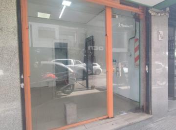 Local comercial · 12m² · Local a La Calle - Necochea 177