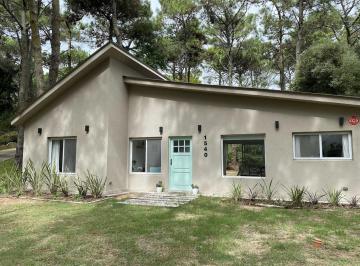 Casa · 80m² · 3 Ambientes · Cod 870 Alquiler y Venta Usd 210.000. - 2 Hab / 2 Baños