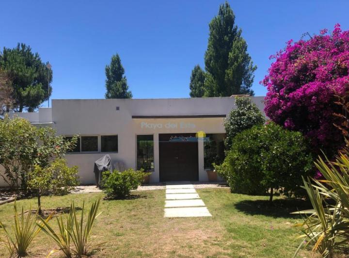 Casa · 5 Ambientes · 1 Cochera