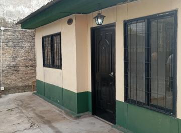 Casa de 3 ambientes, Tres de Febrero · Casa con Entrada Para Autos