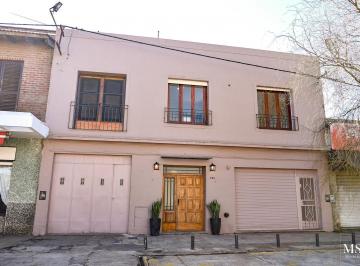 Casa · 216m² · 4 Ambientes · 3 Cocheras · Casa 3 Dorm. y Local Refaccionado en Ensenada.