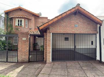 Casa · 450m² · 7 Ambientes · 2 Cocheras · Casa en Venta 4 Dorm., Pileta y Quincho Tres Cerritos