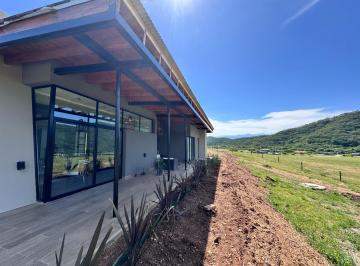 Casa · 307m² · 6 Ambientes · 2 Cocheras · Casa en Venta a Estrenar 3 Dorm. con Jardin y Galeria, Valle Escondido, Salta - Capital