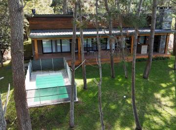 Casa · 300m² · 5 Ambientes · 4 Cocheras · Venta Casa Carilo Zona Golf Apto Crédito Permuta
