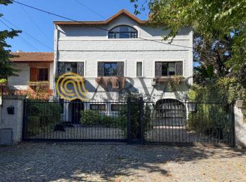 Casa de 6 ambientes, San Isidro · Casa en Las Lomas - 344 m² - 4 Dorm - Playroom - Jardín - Pileta - Dependencia