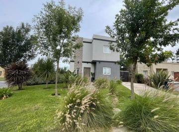 Casa · 103m² · 4 Ambientes · Casa en Venta en Santa Lucia, Pilar del Este, Pilar