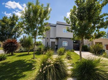 Casa · 103m² · 4 Ambientes · Casa en Venta en Santa Lucia, Pilar del Este, Pilar