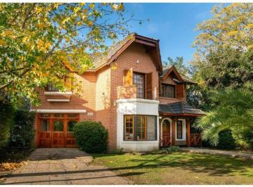 Casa · 240m² · 5 Ambientes · 1 Cochera · Venta Casa 5 Ambientes El Casco de Moreno