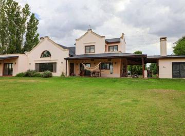 Casa · 233m² · 6 Ambientes · 2 Cocheras · Casa en Venta en Haras El Malacate 6 Ambientes