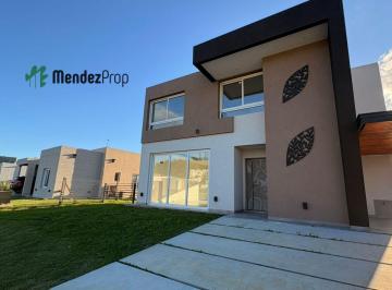 Casa · 165m² · 4 Ambientes · 5 Cocheras · Casa a Estrenar en Barrio San Felipe