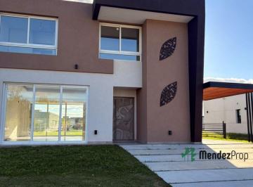 Casa · 165m² · 4 Ambientes · 5 Cocheras · Casa a Estrenar en Barrio San Felipe