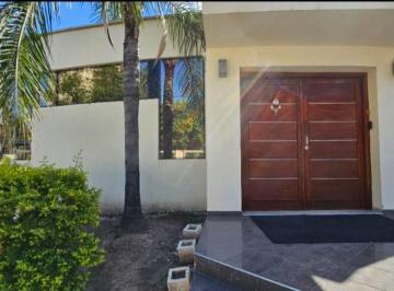 Casa · 642m² · 2 Cocheras · Casa - Tablada Park