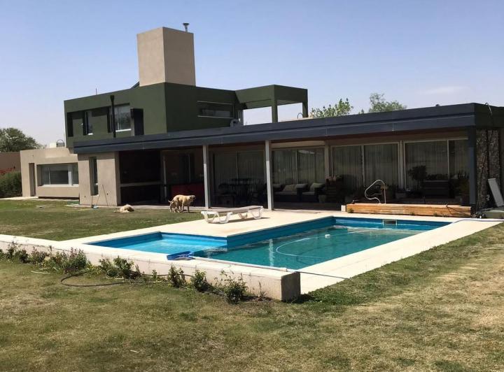 Casa · 458m² · 3 Dormitorios · 3 Cocheras