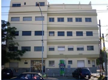Local comercial · 2200m² · 80 Ambientes · Edificio - Sanatorio en Lanus 2200 m²