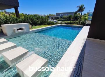 Casa · 460m² · 8 Ambientes · 4 Cocheras · Casa en Venta 5 Dorm. Al Río en El Yacht Nordelta