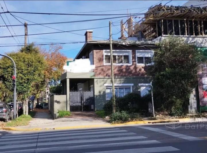 Local comercial · 207m² · 1 Cochera