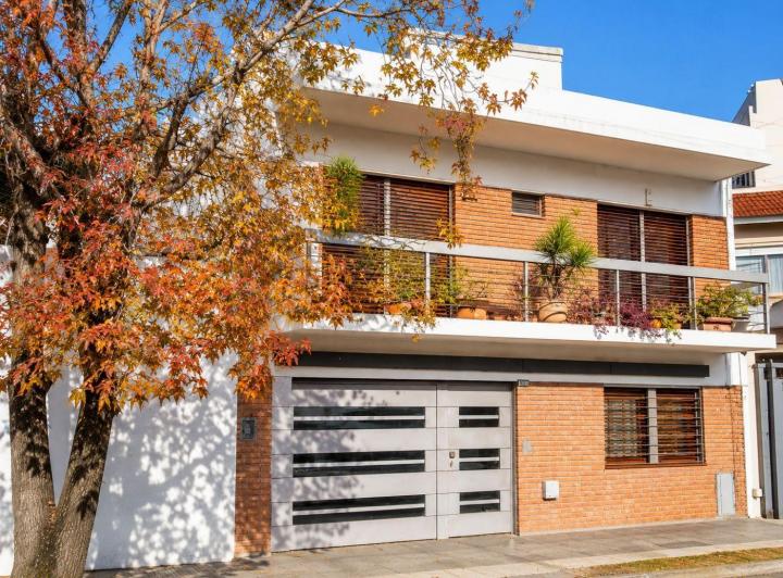 Casa · 163m² · 5 Ambientes · 1 Cochera
