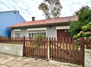 Casa · 108m² · 3 Ambientes · 1 Cochera · Casa 3 Amb en San Bernardo con Parque Ubicación Estratégica y Gran Potencial